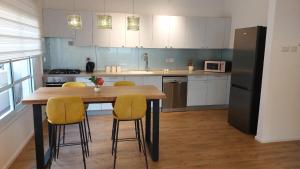 Luxury 2 BD by dizingof near the beach