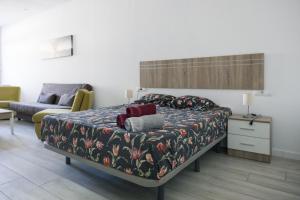 A bed or beds in a room at Apartamento VELARDE CENTER one
