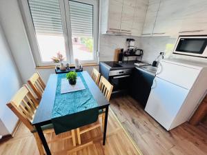 Kjøkken eller kjøkkenkrok på Elegance Apartment