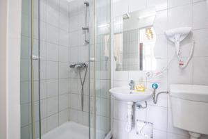 a bathroom with a shower and a sink at Inviting Economy 1BR Apt. with the best Location in Vienna
