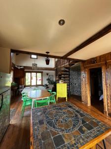 Afbeelding uit fotogalerij van Chalet Epicea in Sainte-Anne-des-Monts +19 foto's