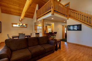 a living room with a couch and a dining room at Running Y Ranch Golf & Spa Resort in Klamath Falls