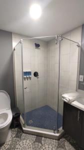 a bathroom with a shower with a toilet and a sink at Departamento Sector de la Embajada Americana in Quito +20 photos