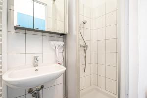 a bathroom with a sink and a shower at Breathtaking 2BR Apt Modern Design/Near Schönnbrunn in Vienna