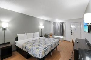 Postel nebo postele na pokoji v ubytování Motel 6-Bryan, TX - University Area