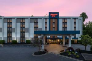 una representación de la entrada al hotel Clarion en Hampton Inn Beckley, en Beckley