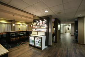 贝克利希尔顿恒庭酒店餐厅或其他用餐的地方