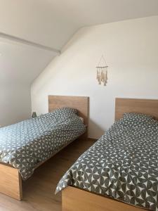 En eller flere senge i et værelse på Le Refuge de Toine Gîte rural 3 épis