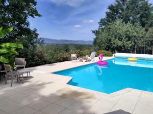 Πισίνα στο ή κοντά στο B&B chez Frédérique et Norbert