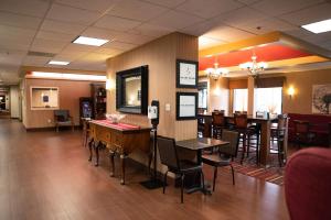 a restaurant with tables and chairs in a room at Hampton Inn Oklahoma City Northwest in Oklahoma City