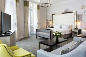TV/trung tâm giải trí tại Hilton Paris Opera