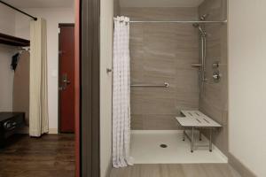 Koupelna v ubytování DoubleTree by Hilton Portland Tigard