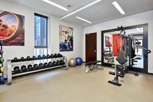 Fitness centrum a/nebo fitness zařízení v ubytování Hilton Garden Inn Shenzhen Bao'an