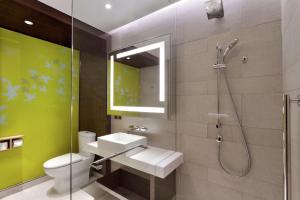 Koupelna v ubytování Hilton Garden Inn Shenzhen Bao'an