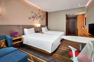 TV a/nebo společenská místnost v ubytování Hilton Garden Inn Shenzhen Bao'an