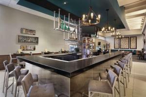 DoubleTree by Hilton Hotel Albuquerque餐厅或其他用餐的地方