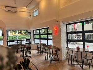 Restaurace v ubytování The White Den Sukhumvit 44