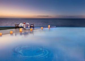 Hilton Alexandria Corniche Hotel内部或周边的泳池