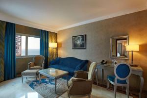 Hilton Alexandria Corniche Hotel的休息区