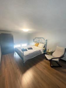 Ένα ή περισσότερα κρεβάτια σε δωμάτιο στο Πανέμορφο design,ηλιόλουστη ισόγεια μεζονέτα