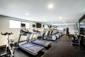 Fitness centrum a/nebo fitness zařízení v ubytování Hampton Inn & Suites Austin - Downtown
