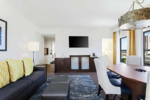 TV a/nebo společenská místnost v ubytování Hampton Inn & Suites Austin - Downtown