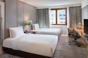 Postel nebo postele na pokoji v ubytování Hilton Berlin