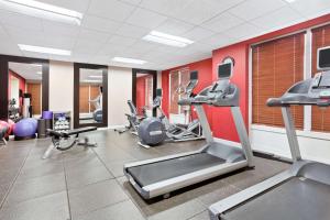 a gym with treadmills and elliptical machines at Hilton Garden Inn Tuscaloosa in Tuscaloosa