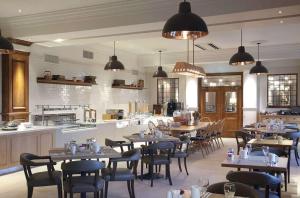 Hilton Puckrup Hall Hotel & Golf Club, Tewkesbury餐厅或其他用餐的地方