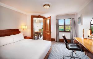 Hilton Puckrup Hall Hotel & Golf Club, Tewkesbury客房内的一张或多张床位