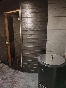 Ванна кімната в Sinilähteen Helmi