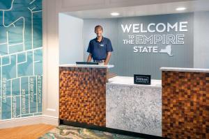 Лобби или стойка регистрации в Hampton Inn Buffalo-Williamsville +35 фотографий