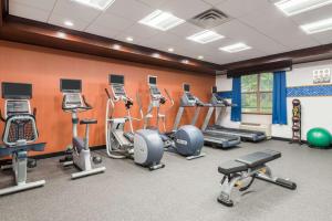 Фитнес-центр и/или тренажеры в Hampton Inn Buffalo-Williamsville