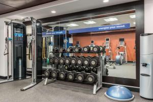 Фитнес-центр и/или тренажеры в Hampton Inn Buffalo-Williamsville