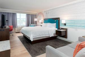 Кровать или кровати в номере Hampton Inn Buffalo-Williamsville