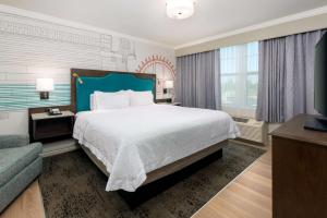 Кровать или кровати в номере Hampton Inn Buffalo-Williamsville