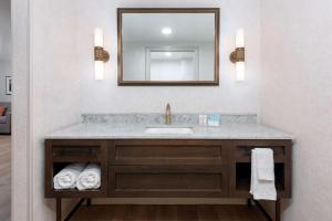 Ванная комната в Hampton Inn Buffalo-Williamsville