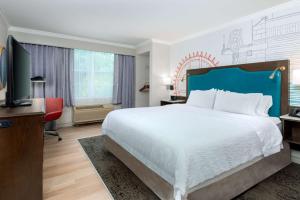 Кровать или кровати в номере Hampton Inn Buffalo-Williamsville