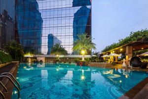 a large swimming pool in front of a tall building at DoubleTree by Hilton Guangzhou-Free Canton Fair Shuttle Bus & Registration Counter in Guangzhou