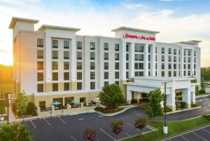 a rendering of the hotel front of the building at Hampton Inn & Suites Chattanooga/Hamilton Place in Chattanooga