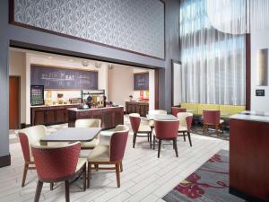 Restorāns vai citas vietas, kur ieturēt maltīti, naktsmītnē Hampton Inn & Suites Chattanooga/Hamilton Place