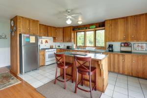 Φωτογραφία από το άλμπουμ του Shorefront House with Views, 14 Mi to Acadia NP σε Sullivan