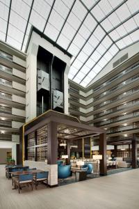 Posezení v ubytování Embassy Suites by Hilton Columbus