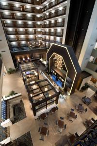 Posezení v ubytování Embassy Suites by Hilton Columbus