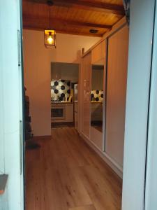 a hallway leading to a kitchen with sliding glass doors at Apartament w Centrum in Żuromin