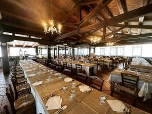 a large dining room with long tables and chairs at Agriturismo Cervinace in Oriolo
