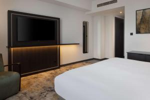Postel nebo postele na pokoji v ubytování Hilton Cardiff