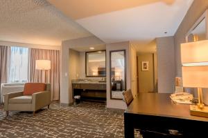 DoubleTree by Hilton Hotel Denver - Aurora的休息区