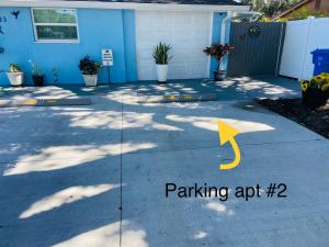 a driveway with a yellow arrow pointing to a house at Beautiful and comfortable rom apt # 2 in Tampa