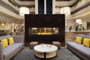 Posezení v ubytování Hilton Fort Collins